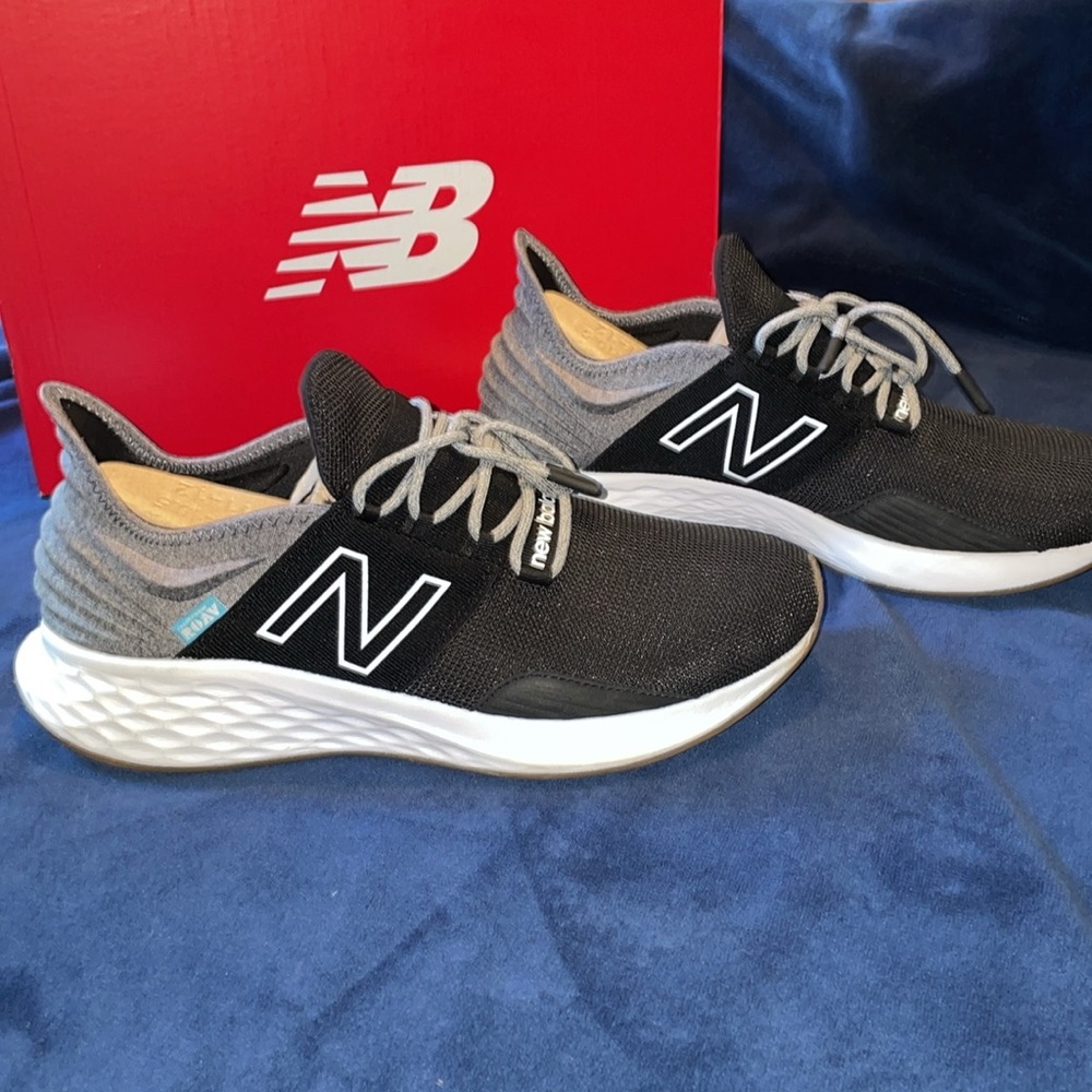 MEN'S NEW BALANCE ROAV SNEAKERS